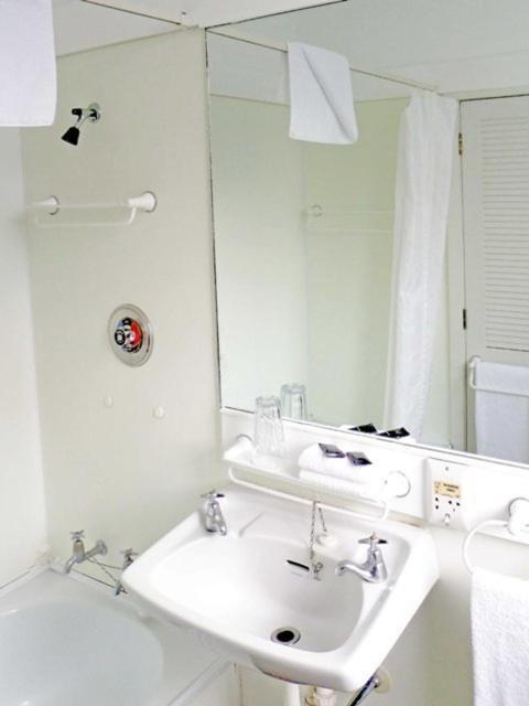 The Cobb Hotel Palmerston North Phòng bức ảnh